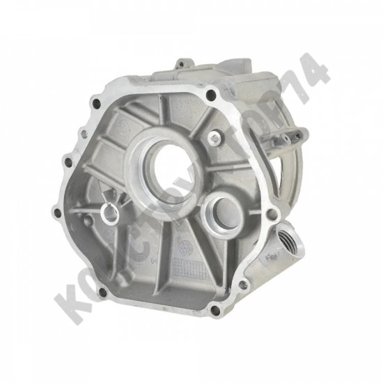 Крышка для бензогенератора 188F-190F CHAMPION GG6500, 6501E, 7501E, 7501E3, LPG6500E (сторона двигателя) Крышка для бензогенератора 188F-190F CHAMPION GG6500, 6501E, 7501E, 7501E3, LPG6500E (сторона двигателя)